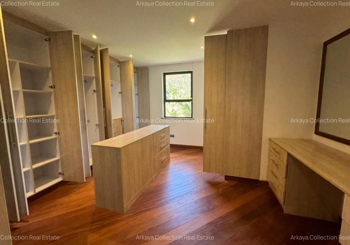 5 Bed Townhouse with En Suite in Lavington - 4