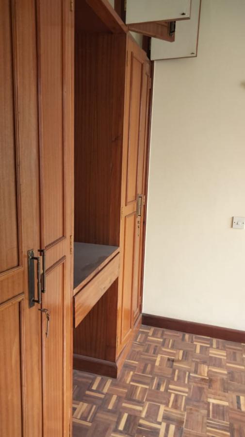 4 Bed Apartment with En Suite at Riverside Drive - 11