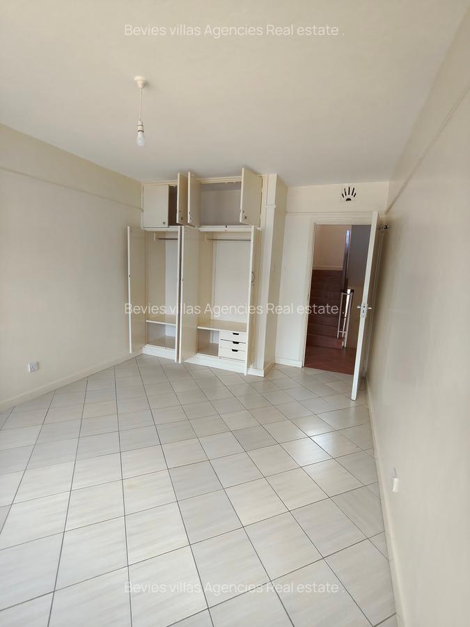 5 Bed Townhouse with En Suite at Westlands - 13