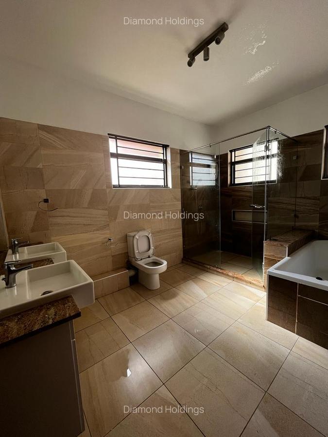 3 Bed Apartment with En Suite at Parklands - 7