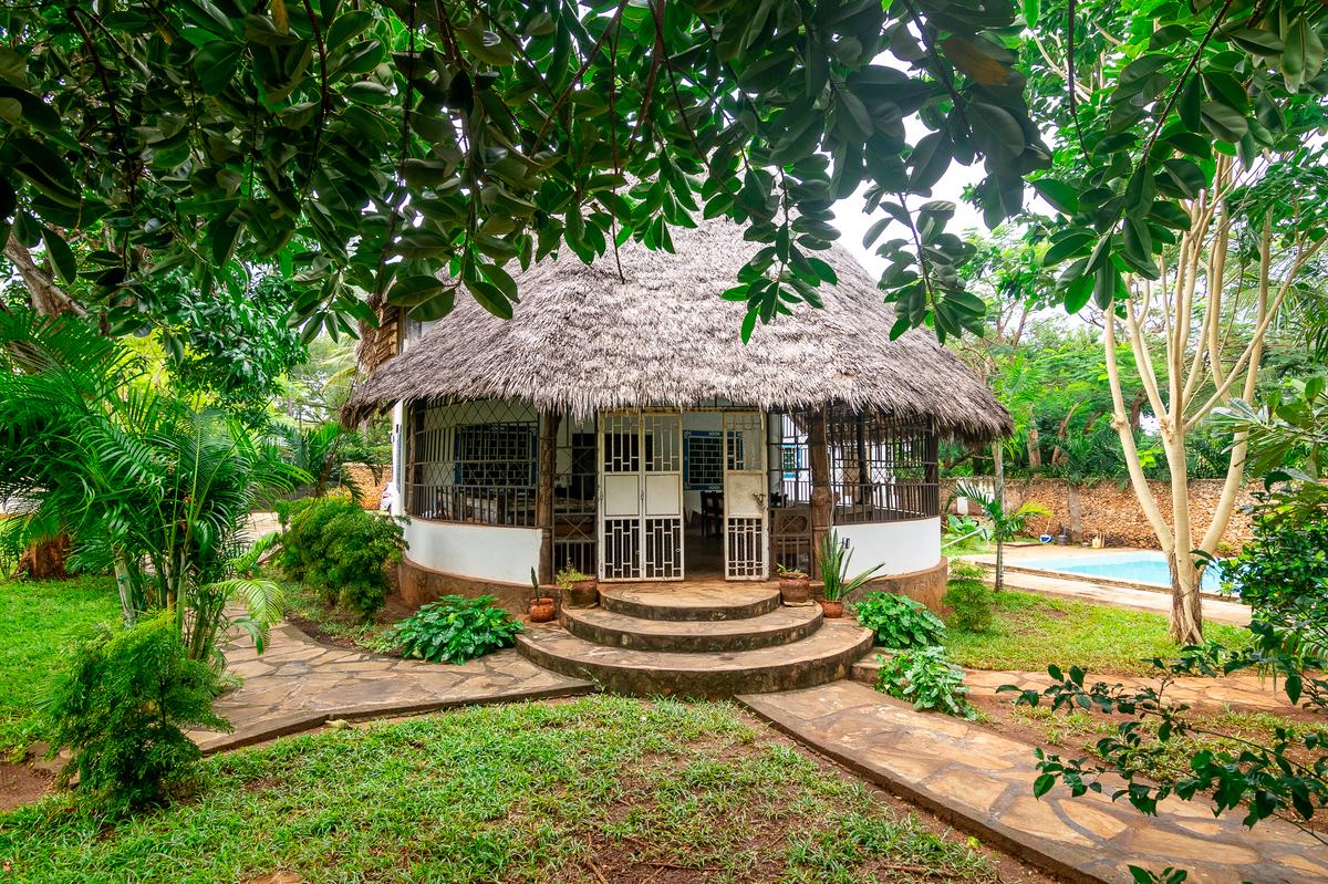 5 Bed Villa with En Suite in Malindi - 2