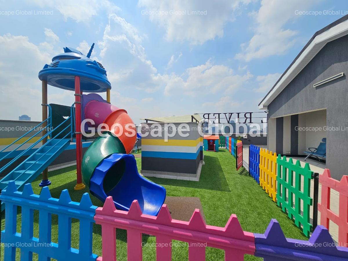 3 Bed Apartment with En Suite in Riverside - 8