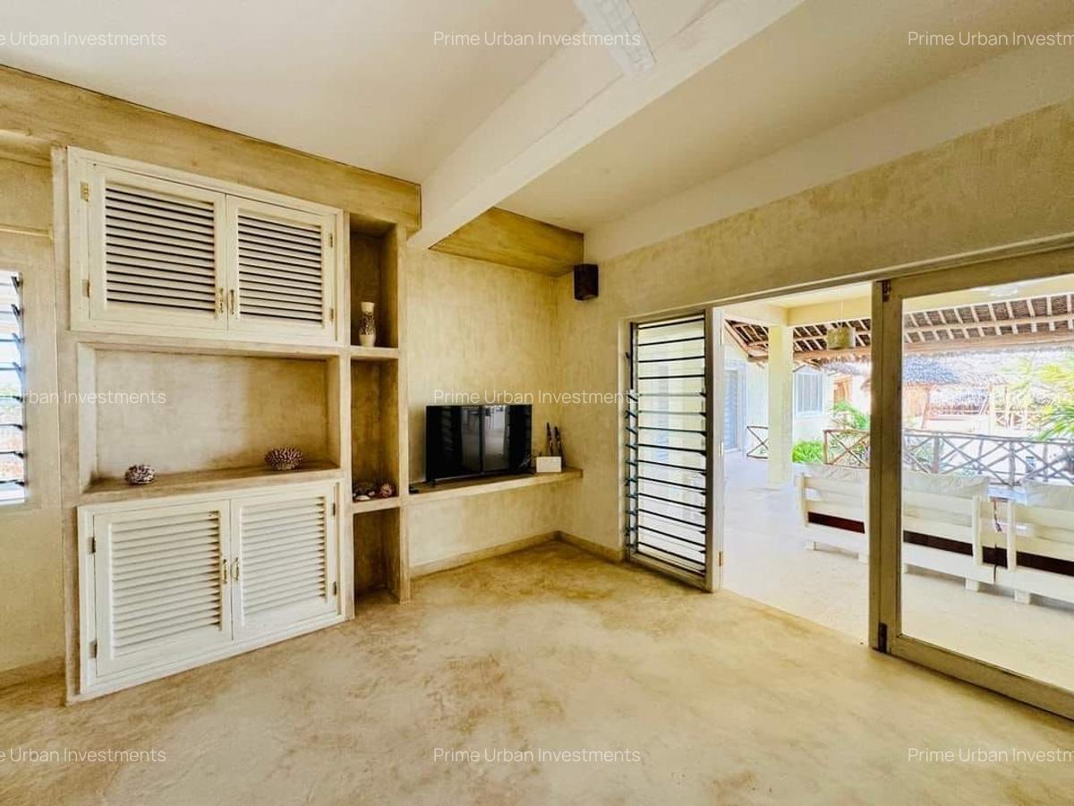 8 Bed House with En Suite in Watamu - 15