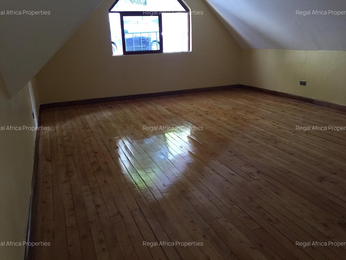 7 Bed House with En Suite in Redhill - 15