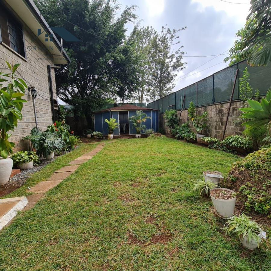 5 Bed Townhouse with En Suite at Lavington - 1