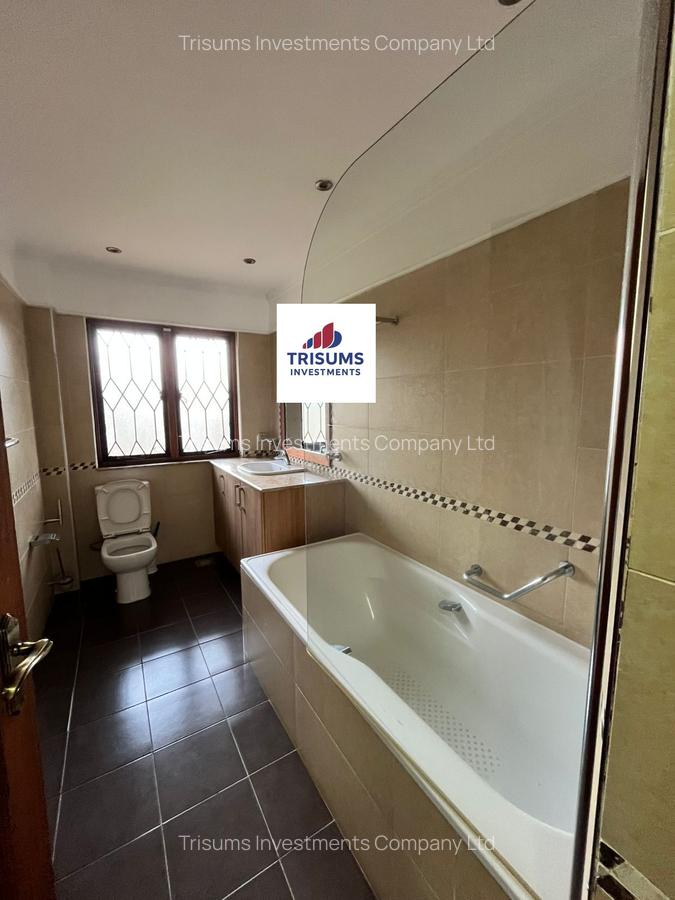 5 Bed Townhouse with En Suite in Gigiri - 13