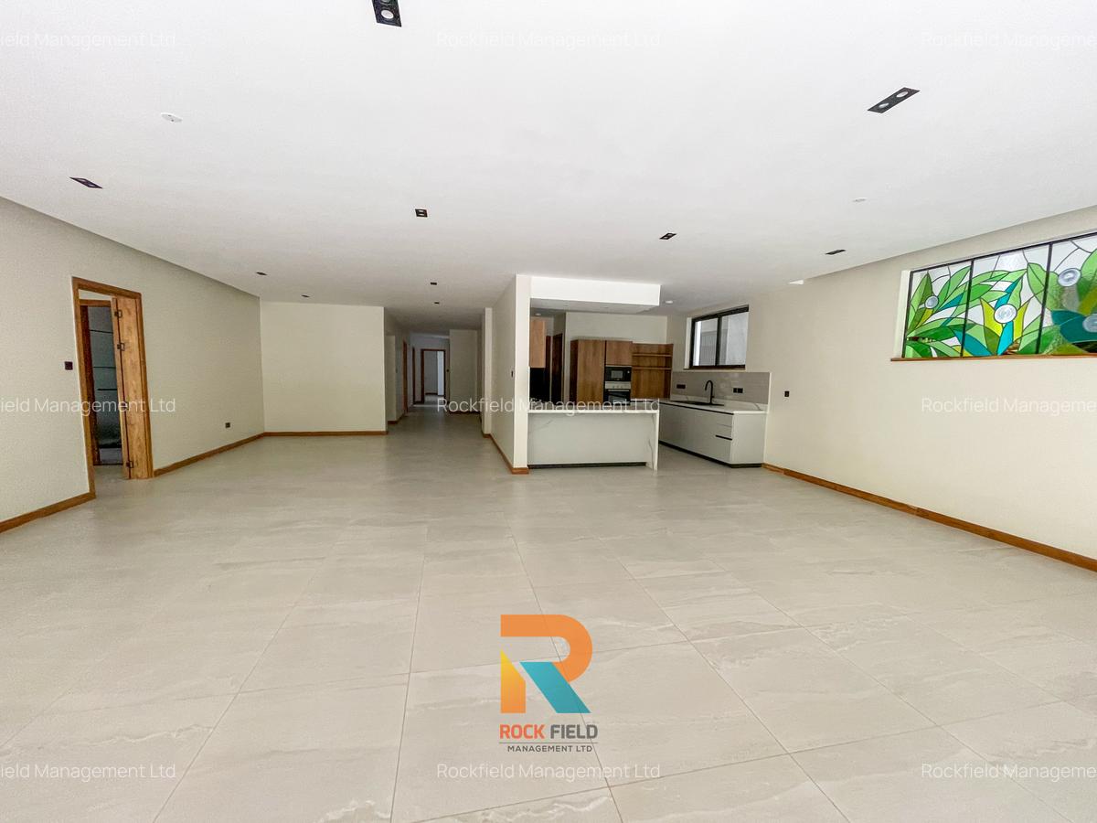 4 Bed Apartment with En Suite in Spring Valley - 2