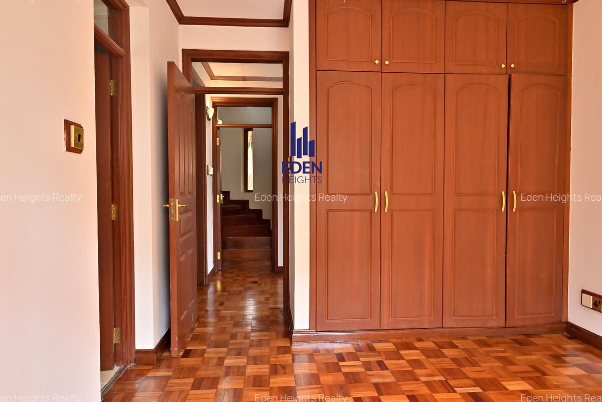4 Bed Townhouse with En Suite in Lavington - 11
