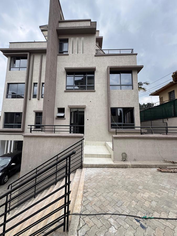 5 Bed Townhouse with En Suite in Lavington - 5