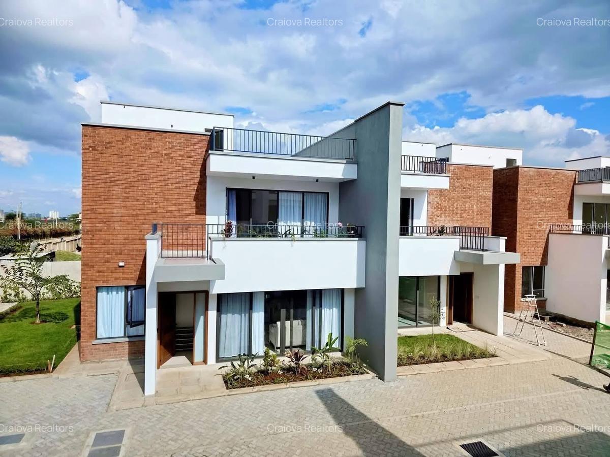 4 Bed Townhouse with En Suite at Links Road - 1