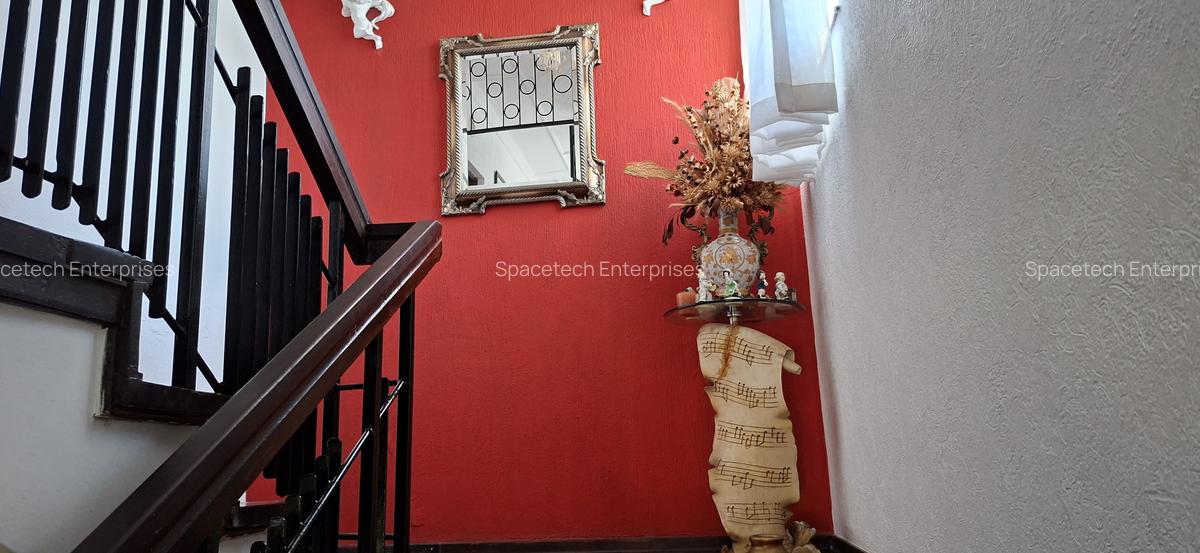 4 Bed House with En Suite in Runda - 11