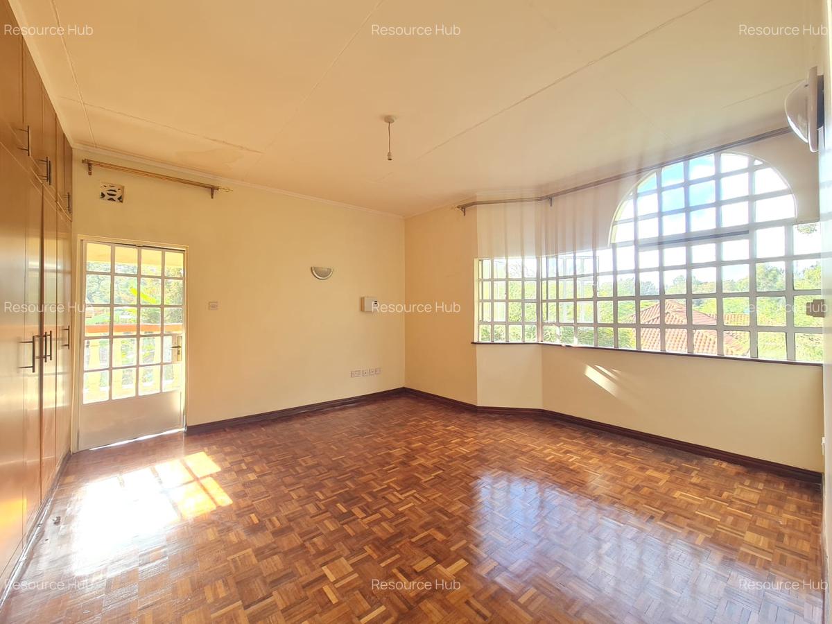 4 Bed House with En Suite at Bomas - 11