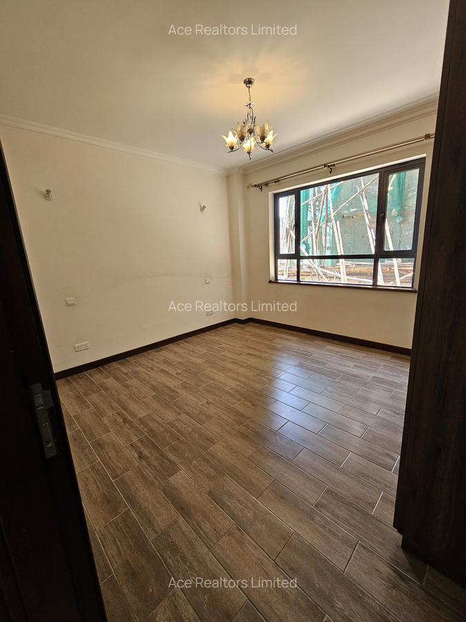 3 Bed Apartment with En Suite at City Park - 10