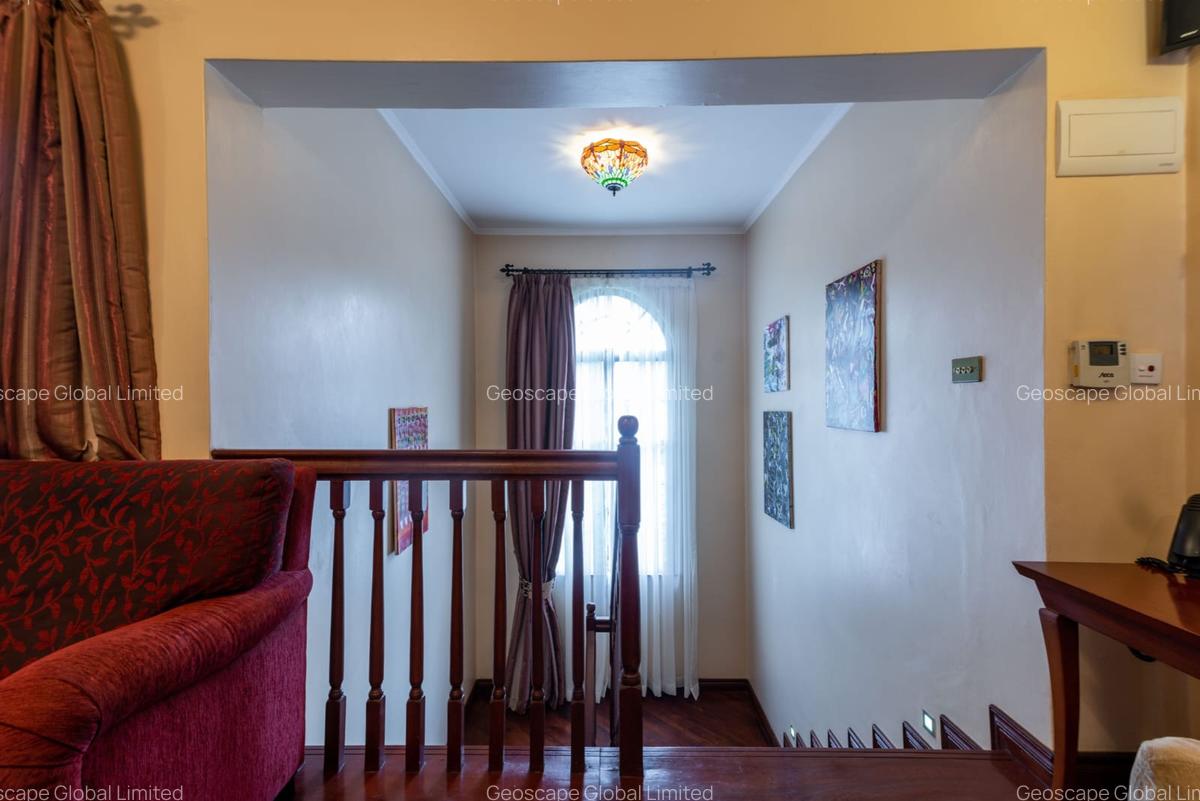 4 Bed Villa with En Suite in Ridgeways - 2