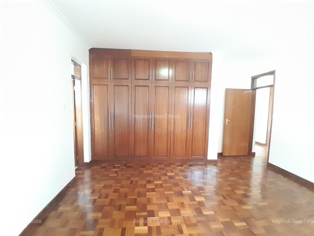 5 Bed Townhouse with En Suite at Lavington - 11