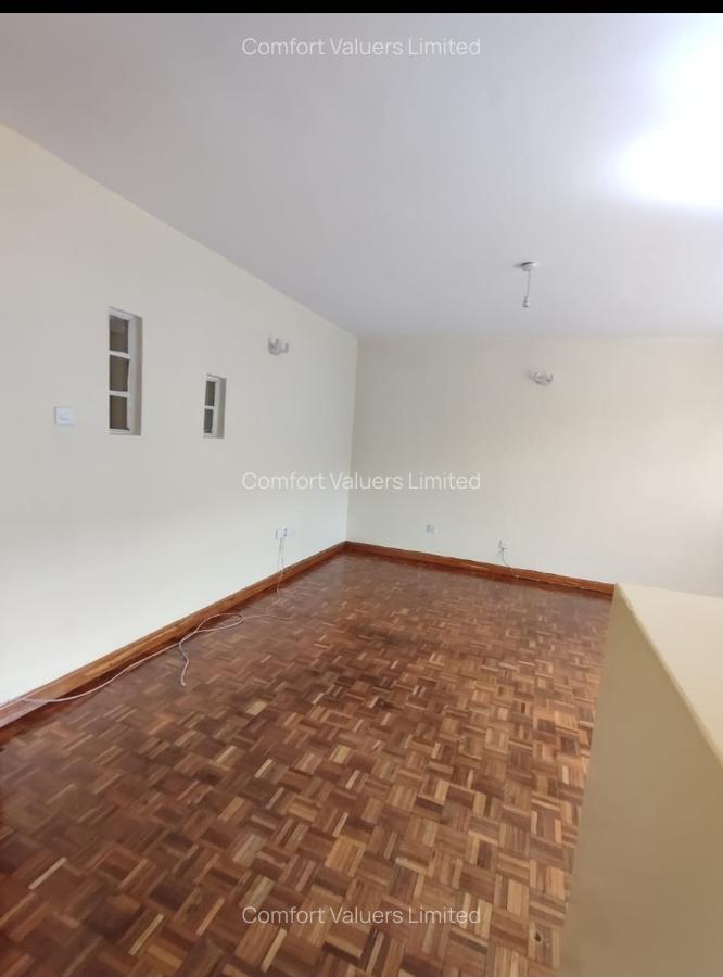 5 Bed Villa with En Suite at Lavington Green - 7