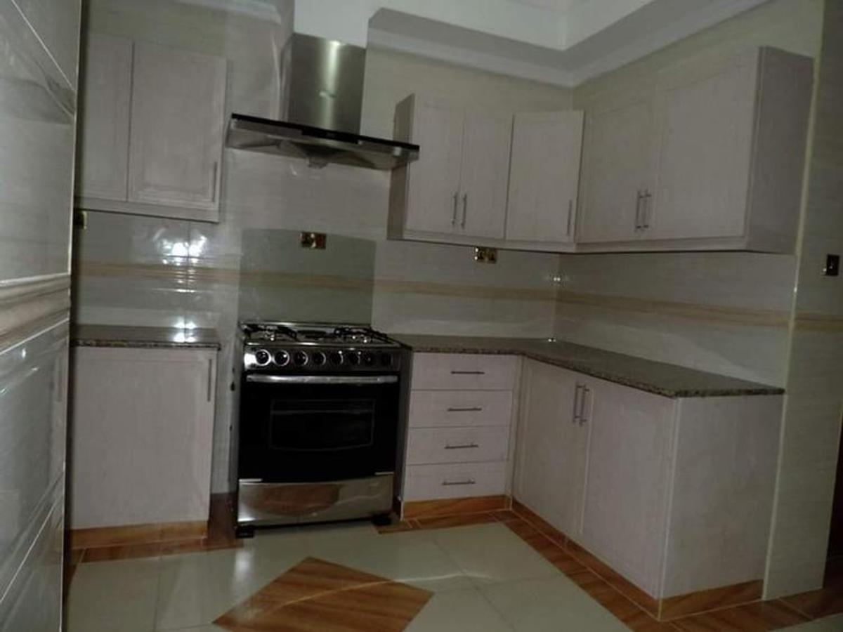 Serviced 2 Bed Apartment with En Suite at Yaya Centre - 9