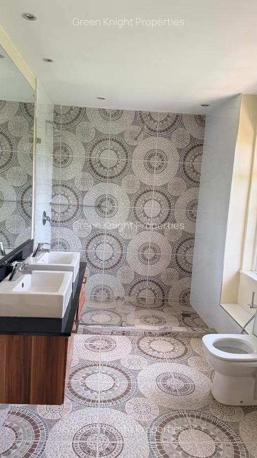 5 Bed House with En Suite in Spring Valley - 13