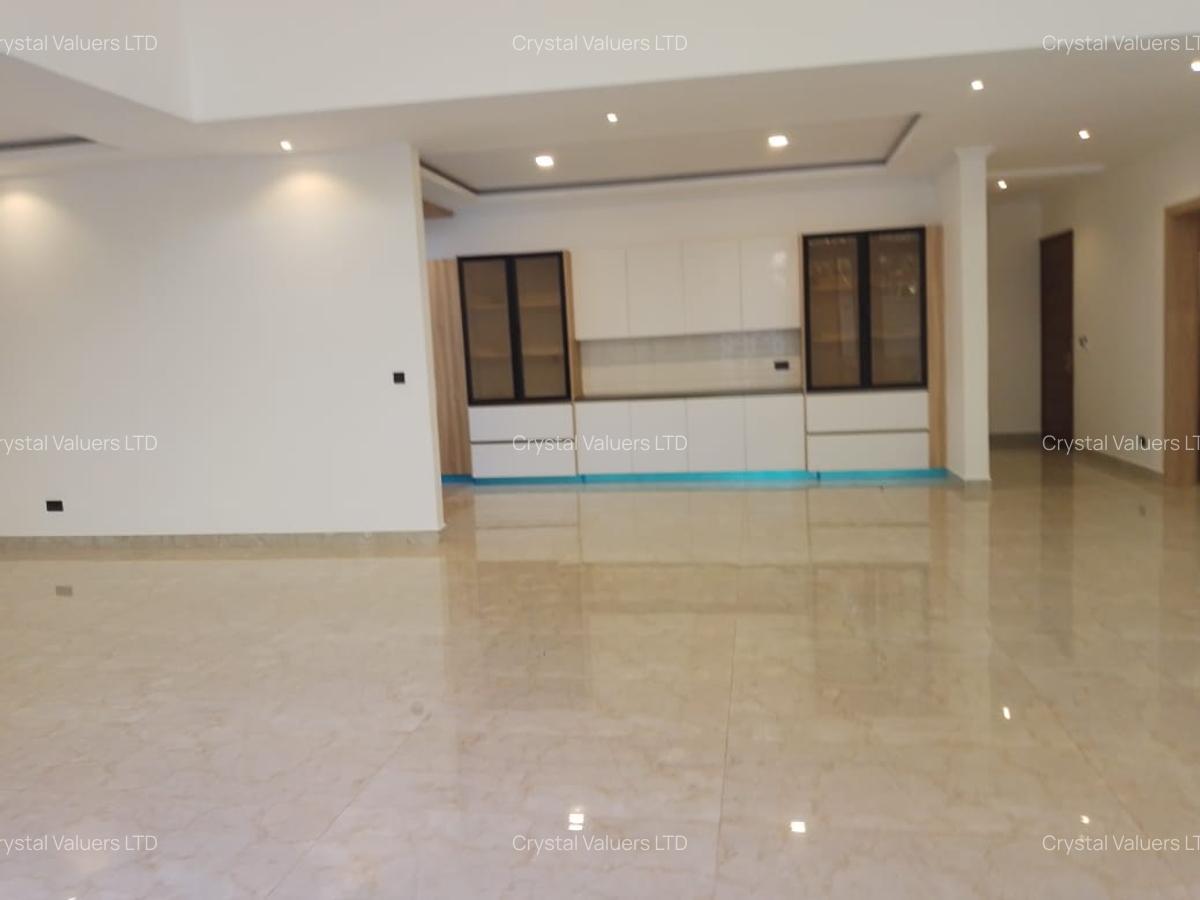 8 Bed Villa with En Suite in Spring Valley - 6