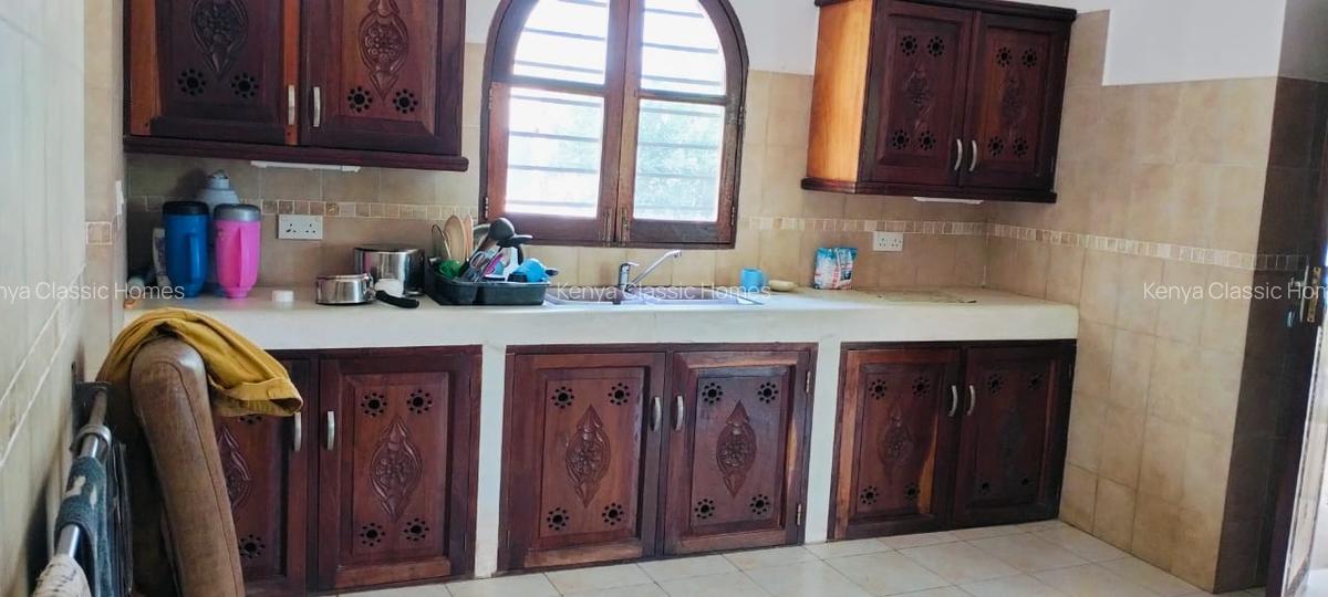 4 Bed House with En Suite at Watamu - 11