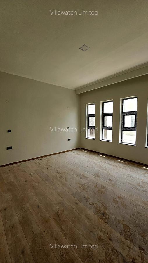 5 Bed Townhouse with En Suite in Lavington - 6