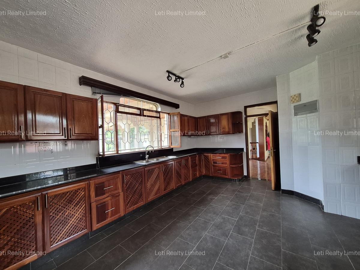 5 Bed House with En Suite in Runda - 4