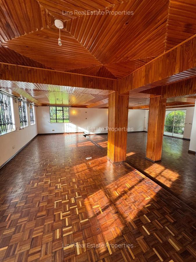 5 Bed House with En Suite in Runda - 10