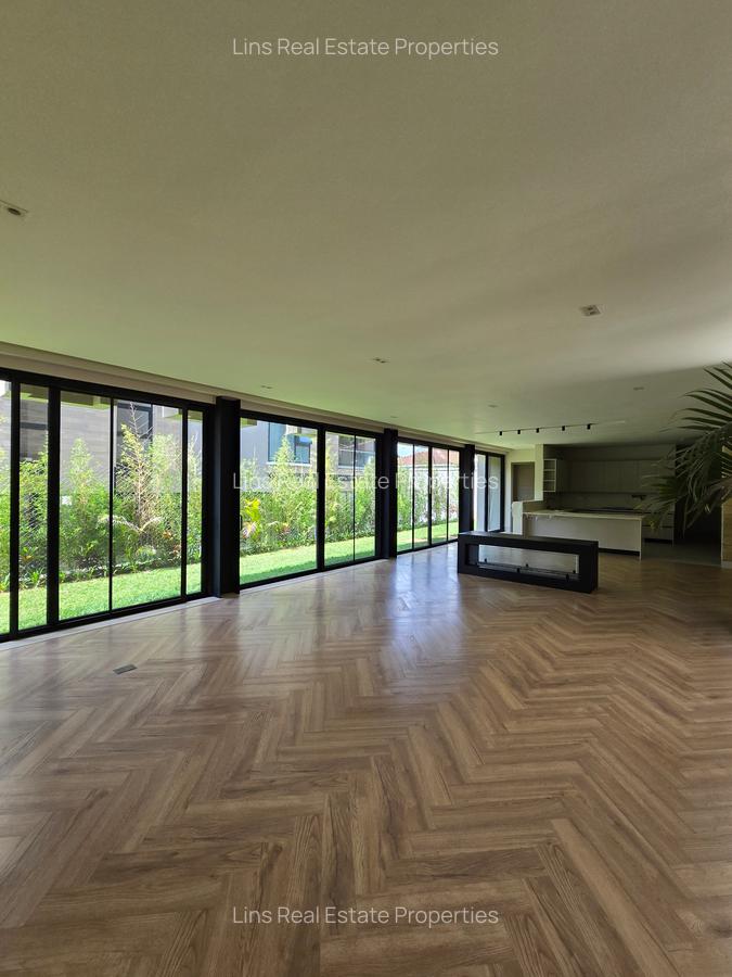 5 Bed Townhouse with En Suite in Brookside - 7