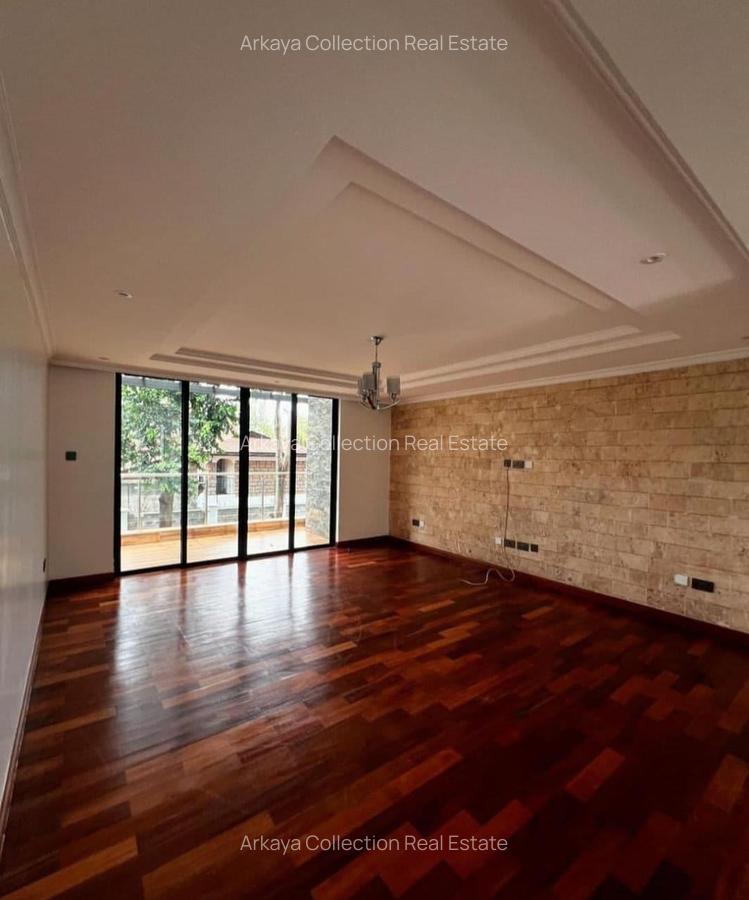 5 Bed House with En Suite in Lavington - 3