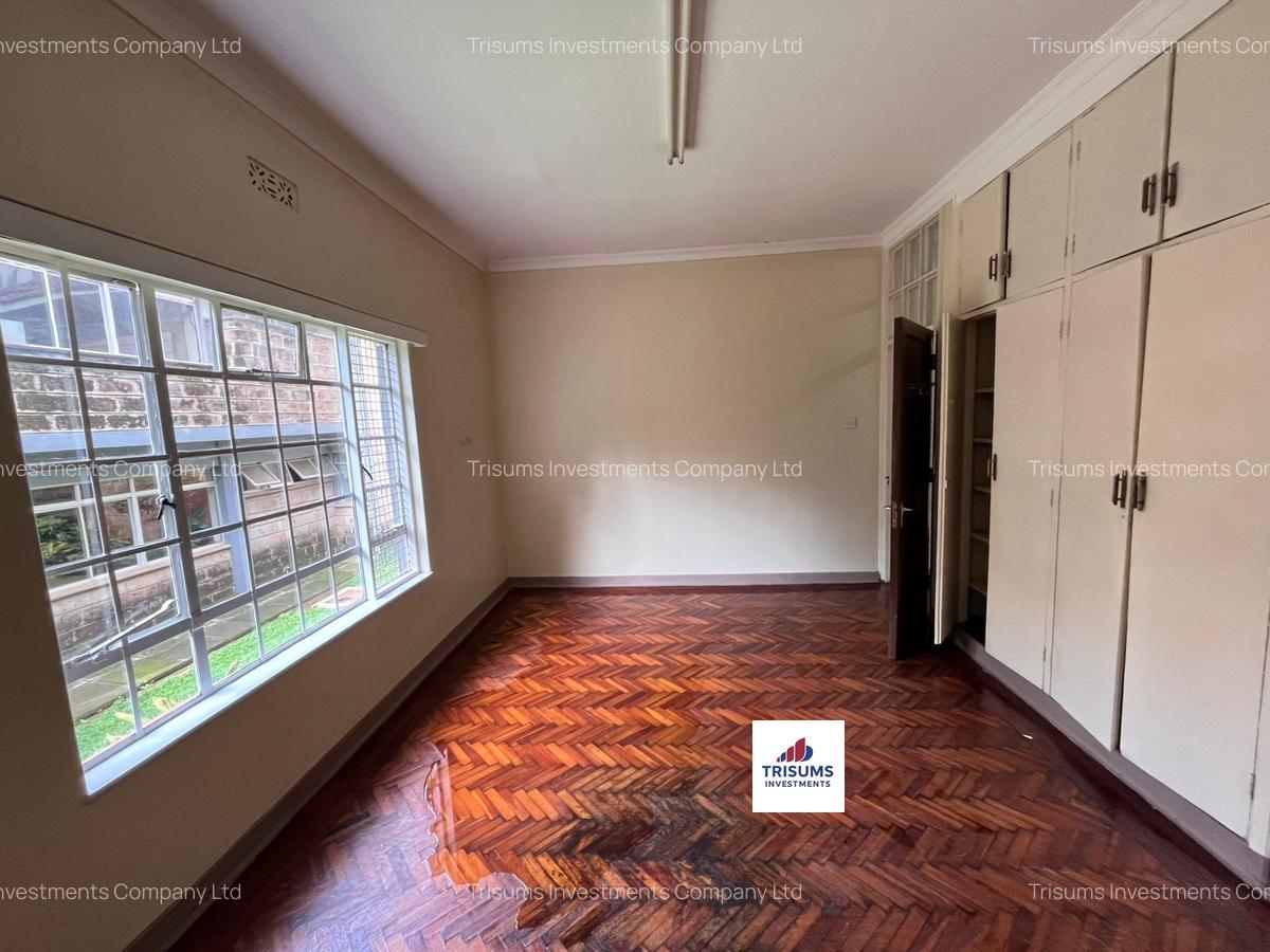 5 Bed Townhouse with En Suite at Prp7+494 - 13