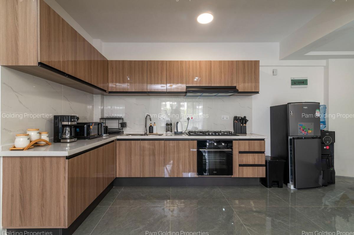 2 Bed Apartment with En Suite in Riverside - 4