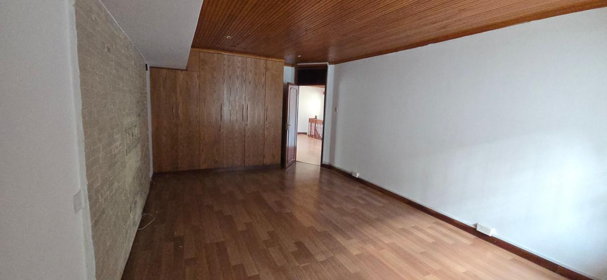 5 Bed Townhouse with En Suite at Brookside Drive - 9