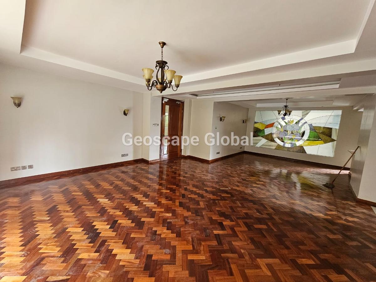 4 bed apartment with en suite in riverside