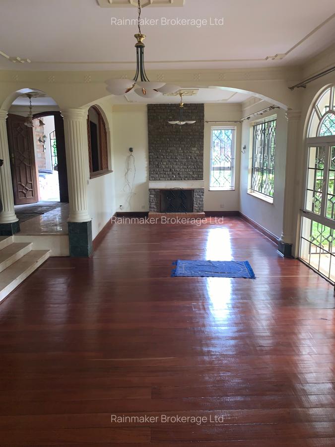 4 Bed House with En Suite at Crossroads - 4