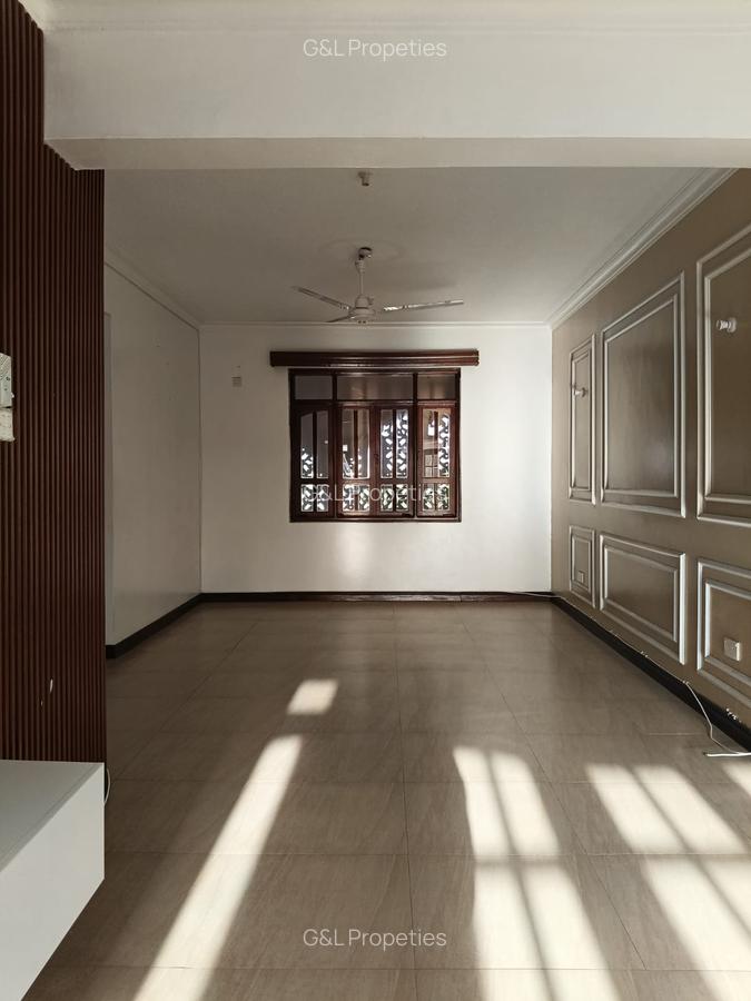 4 Bed Apartment with En Suite at Links Road - 10