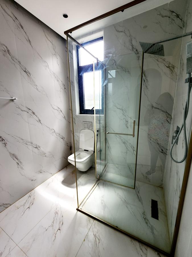 5 Bed House with En Suite at Lavington - 17