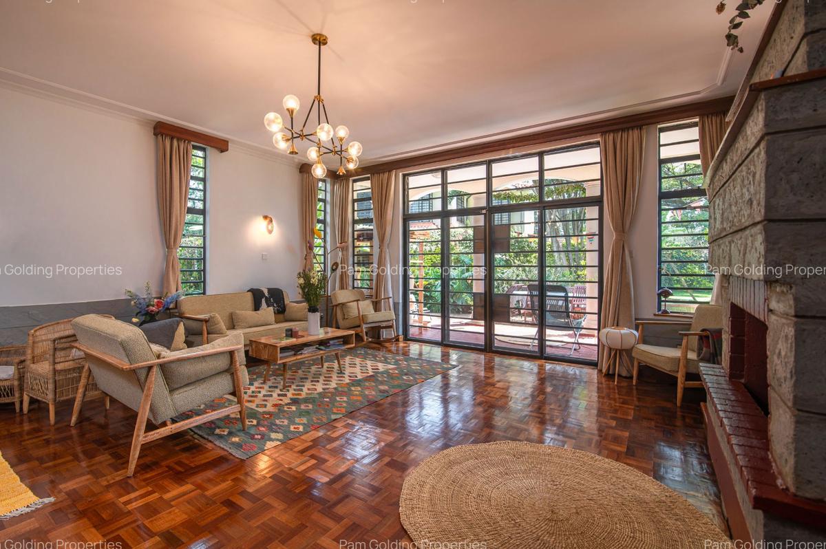 5 Bed House with Garden at Nyari - 3