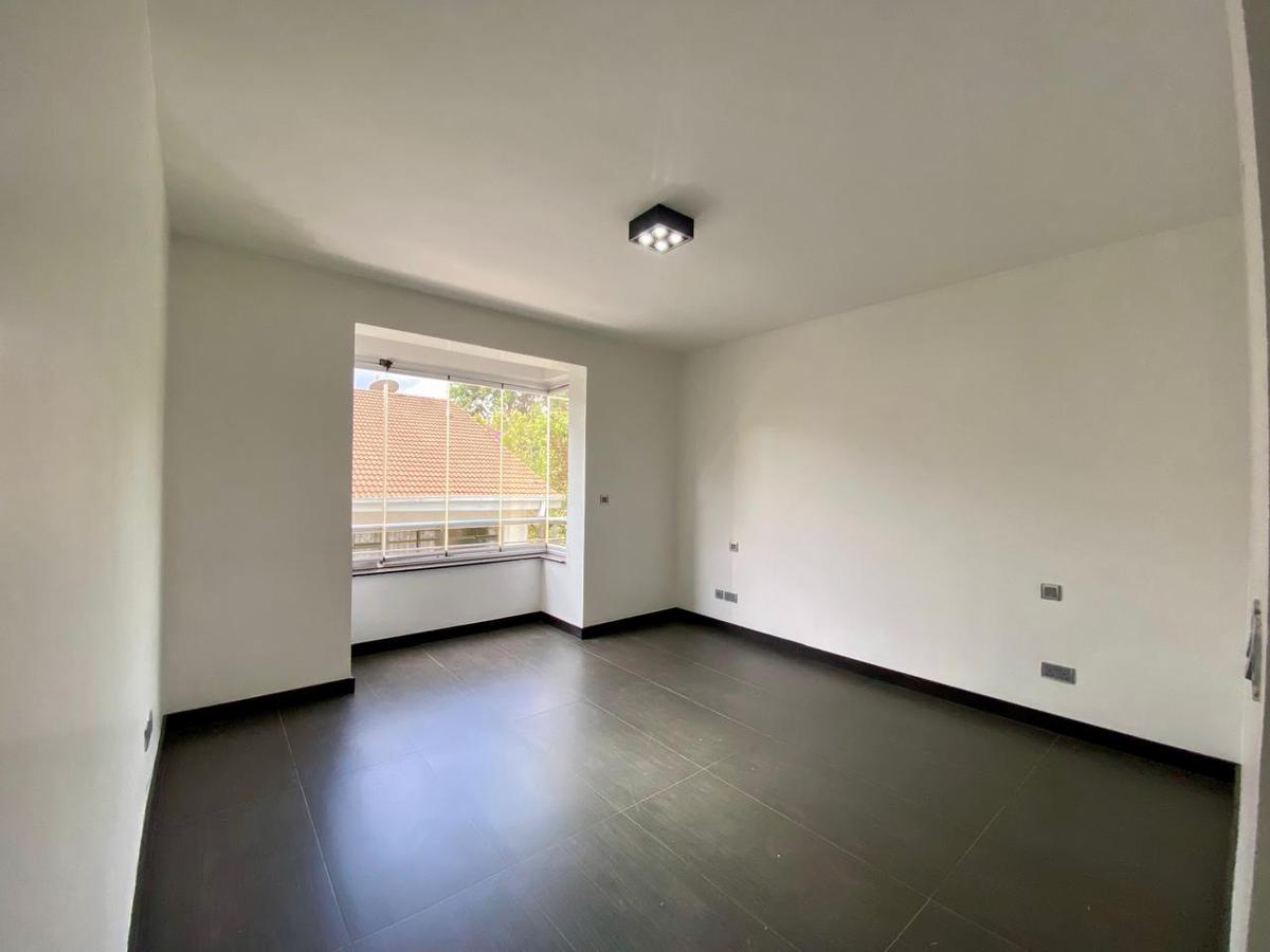 3 Bed Apartment with En Suite in Riverside - 13