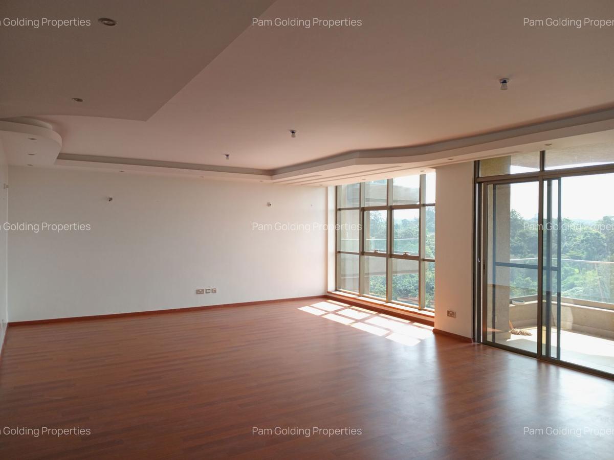 3 Bed Apartment with En Suite in Parklands - 6