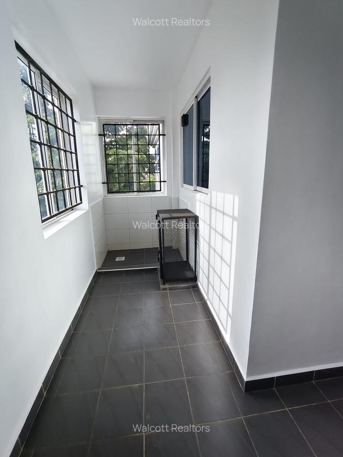 3 Bed Apartment with En Suite in Westlands Area - 10
