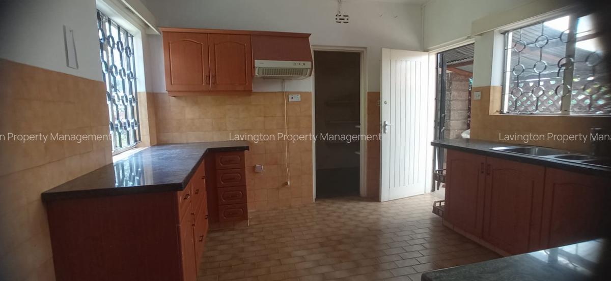 4 Bed Townhouse with En Suite at Lavington Green - 7