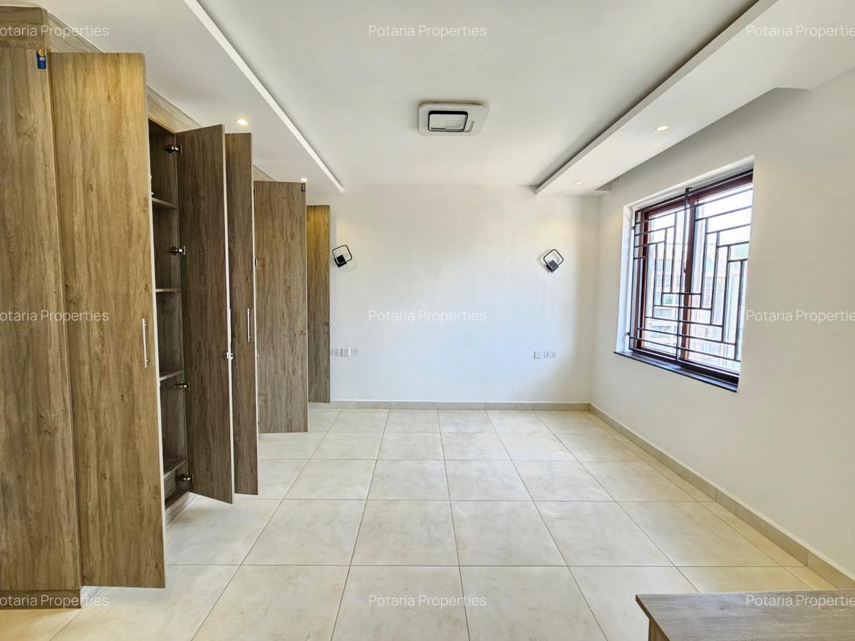 3 Bed Apartment with En Suite in Parklands - 11