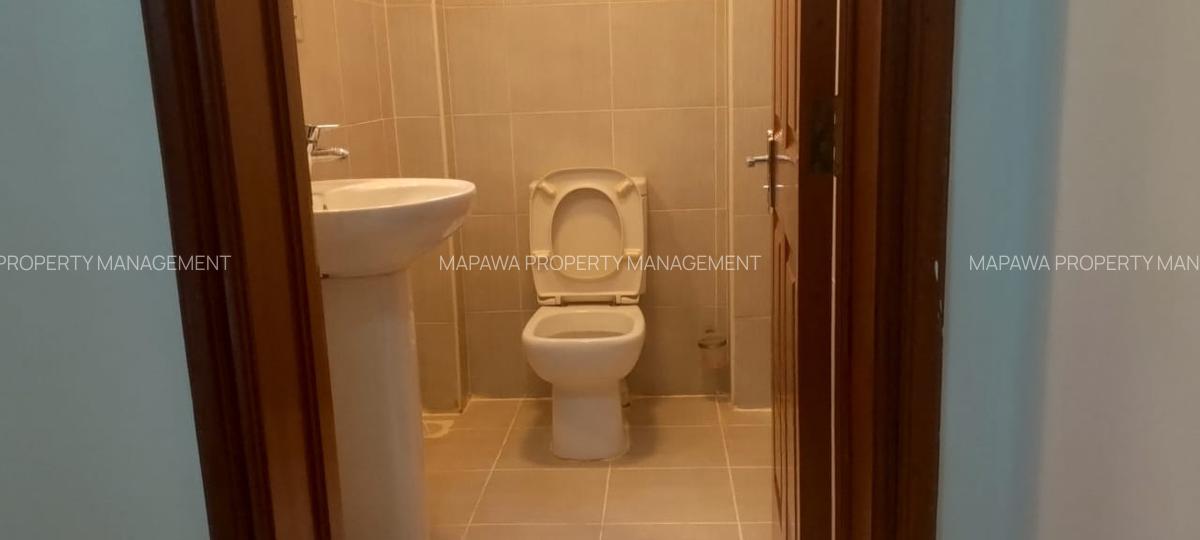 Serviced 3 Bed Apartment with En Suite in Dennis Pritt - 17