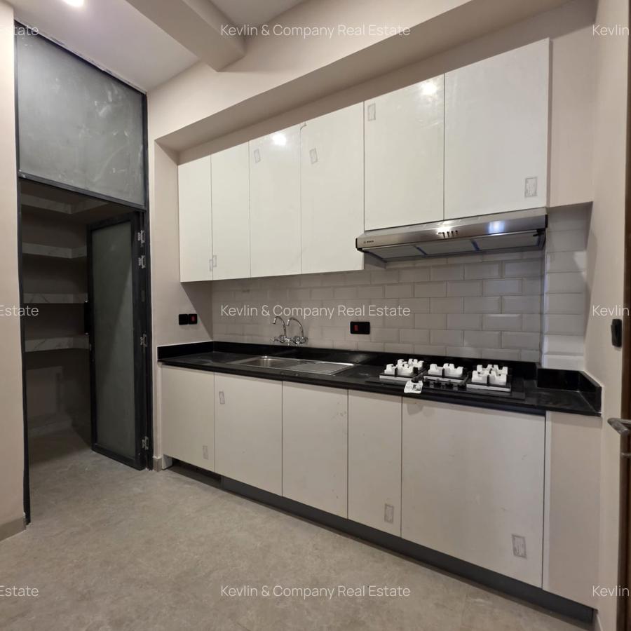 5 Bed Townhouse with En Suite in Westlands Area - 7