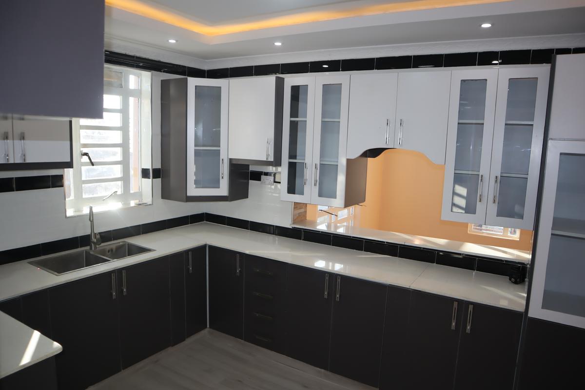 4 Bed House with En Suite at Lemiso Road - 18