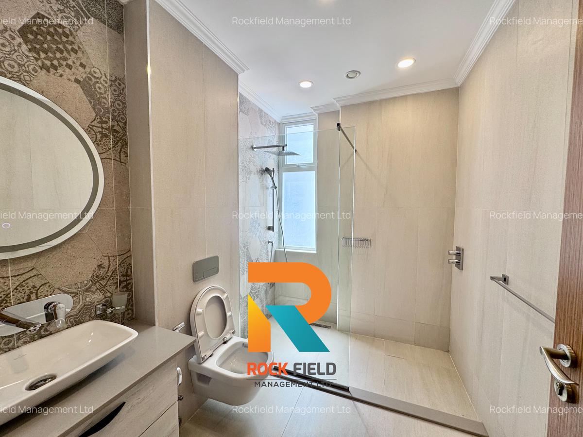 3 Bed Apartment with En Suite in Parklands - 17