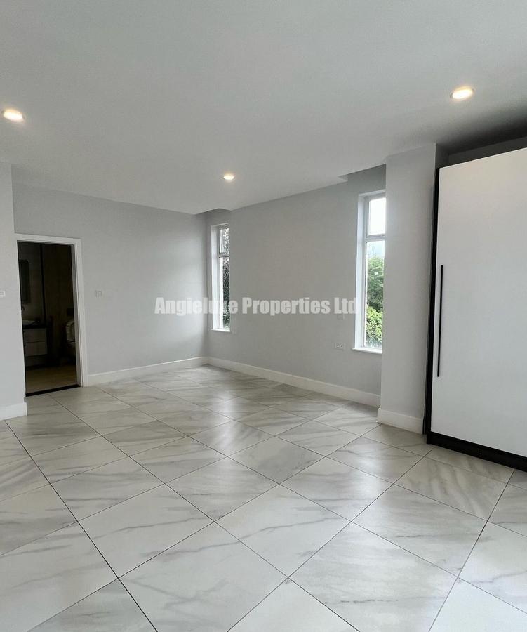 3 Bed Apartment with En Suite at Raphta Road - 10