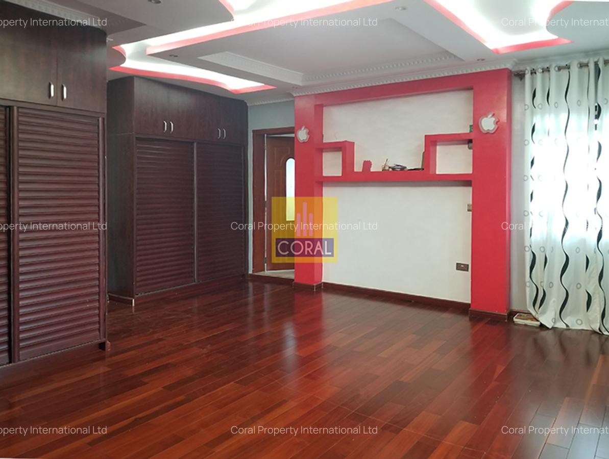 6 Bed House with Garden in Kenyatta Road - 9