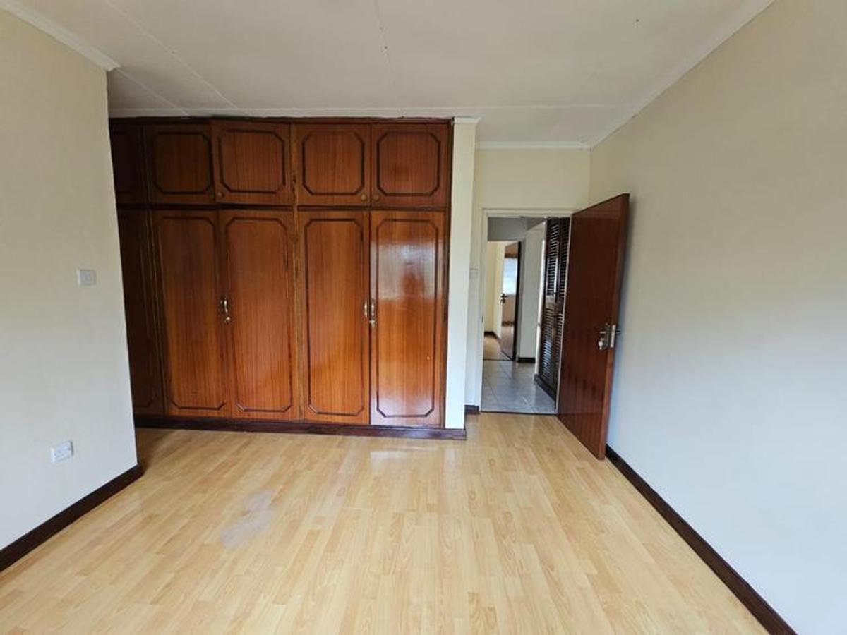 5 Bed Townhouse with En Suite at Lavington Mall - 5