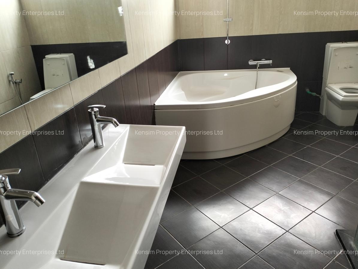 5 Bed Townhouse with En Suite in Westlands Area - 18